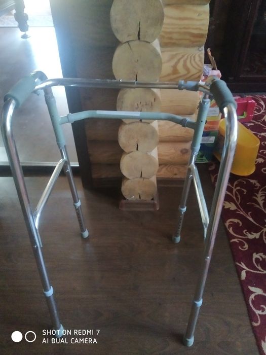 Продам ходунки новые