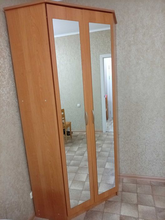 Продам шкаф угловой и две кровати