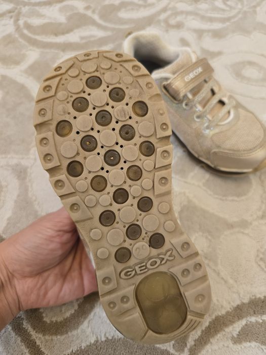 Продам обувь на девочку