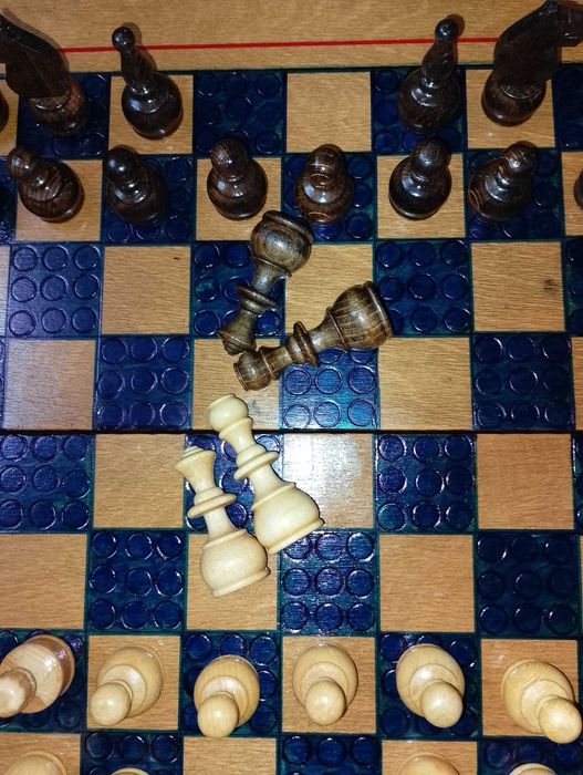 Шах-табла 34/34 с дървени фигури и пулове