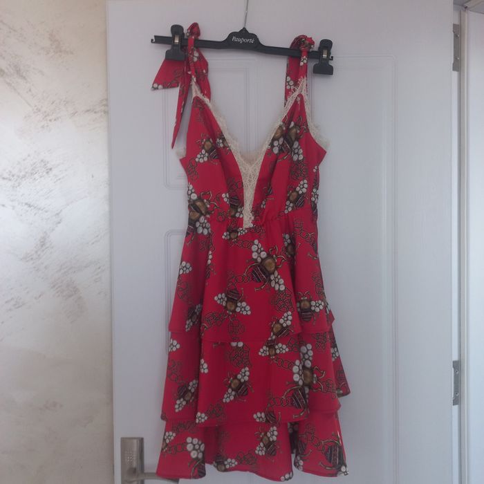 Елегантни дамски рокли