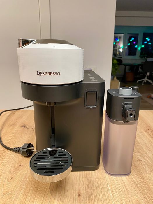 Nespresso Vertuo Lattissima alb - stare excelenta