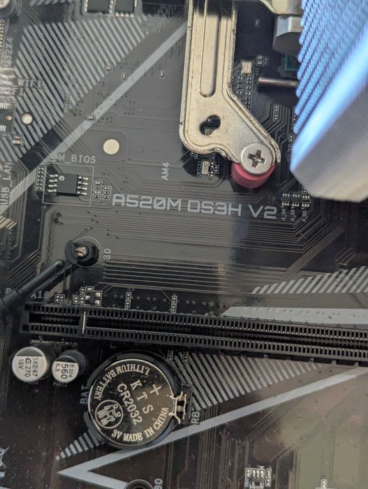 Kit PC gaming Ryzen 5 5600GT, placa de baza AM4, 32GB DDR4, cooler Thermaltake