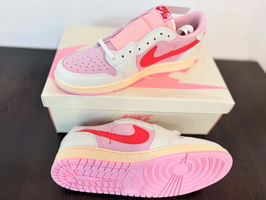 Adidasi roz Nike