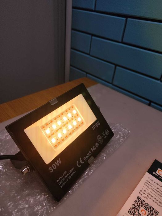 DUSKTEC 30W RGB LED Прожектор с Bluetooth управление, IP66