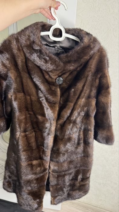 Натуральная меховая шуба, надевалась только 2 раза. Практически новая