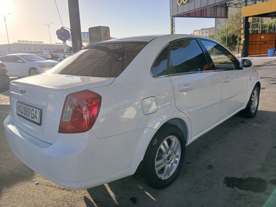 Ласетти 1.8 2012 йил сотилади