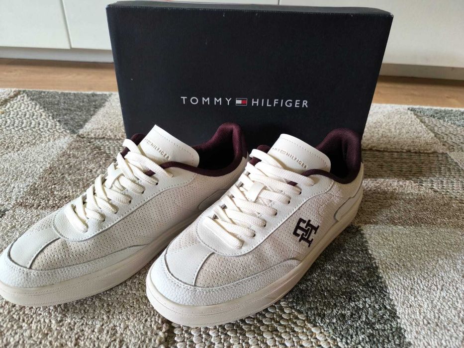Tommy Hilfiger original, marimea 41, impecabil!!!