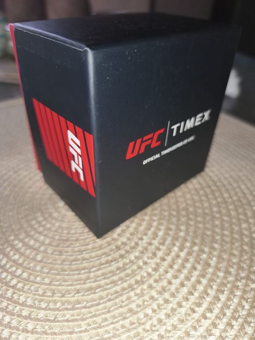 Vând ceas Timex UFC Edition