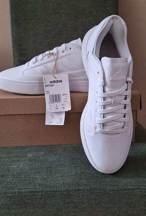 Adidas нови бели маратонки/сникърси