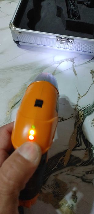 Продам акумуляторая электро атвертка полный набор