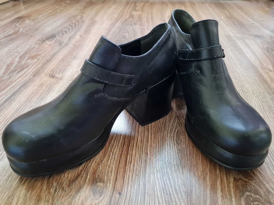 Дамски обувки от естествена кожа 38-ми номер.