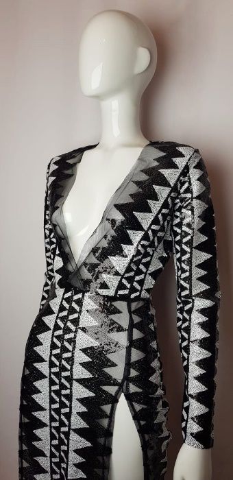 Rochie alb negru cu paiete, Dama