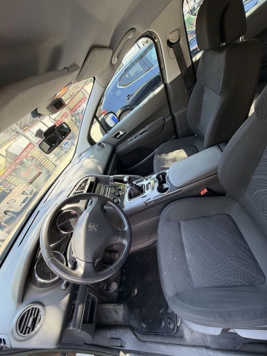 Peugeot 3008-1.6 HDi an 2011-147 mii km