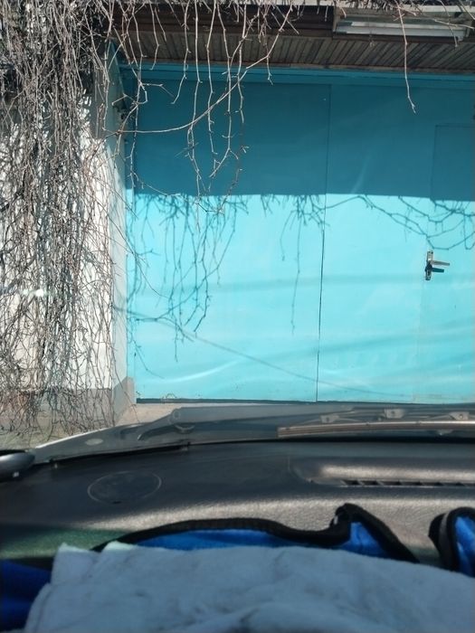 Продам коттедж. В Спутнике. . Земли 5,6 соток. 3 ком. Дом (деревянный)