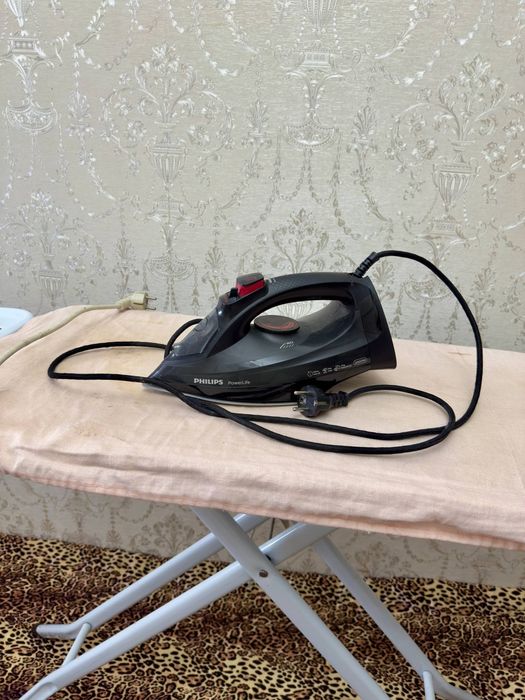 Гладильная доскаи утюг