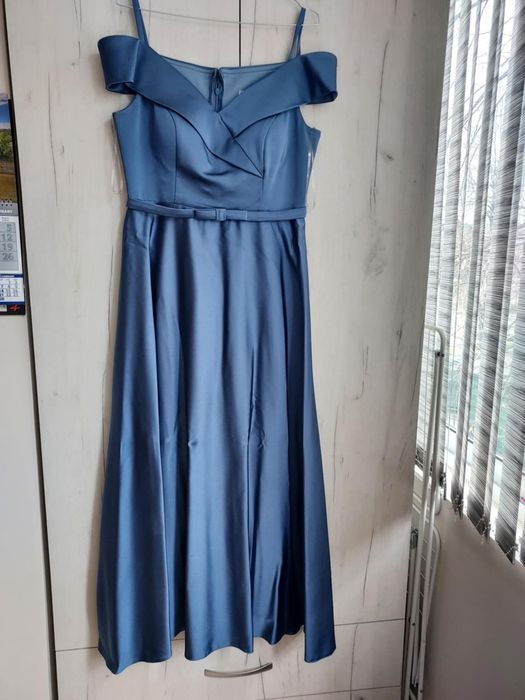 Дълга сатенена рокля