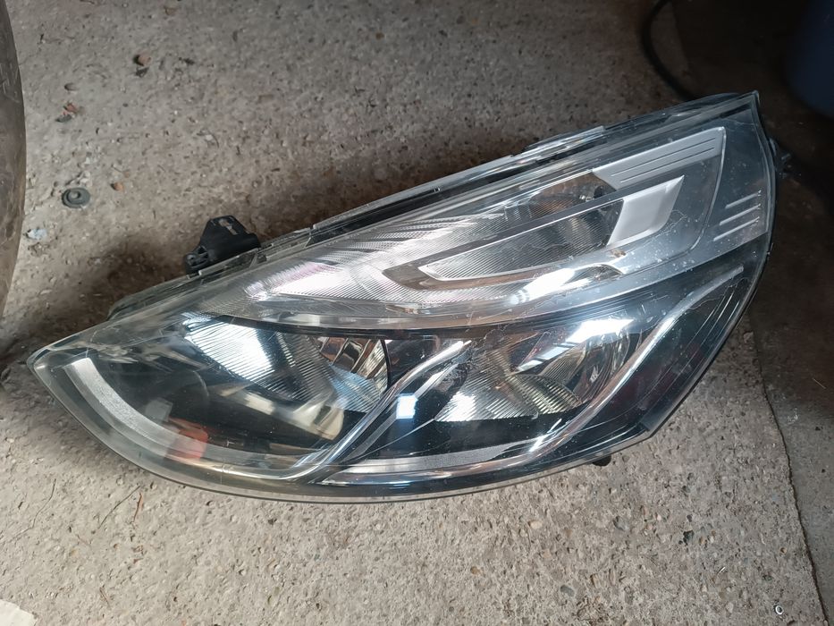 Far Dacia Logan2 Sandero Stepway Duster bara fata Renault Clio4 Clio3 lampa far Renault Megane3 Scenic3 Clio4 Scenic2 aripa Dacia Sandero Stepway3