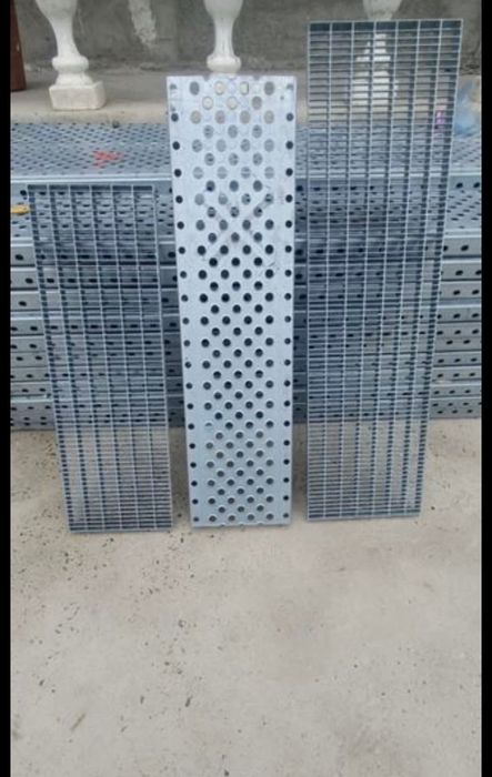 Vănd trepte metalice