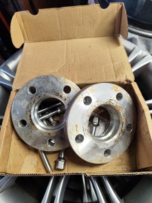 Продавам фланци за BMW E60 E90 E46