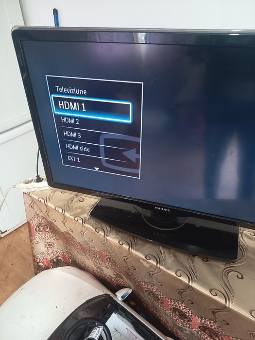 Vând TV Philips funcționează impecabil