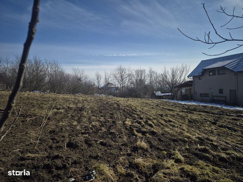 De vânzare 2100 mp teren zona La Ciuperca  pt construire  3 duplexuri