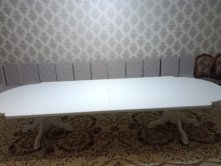 Стол для гостинной