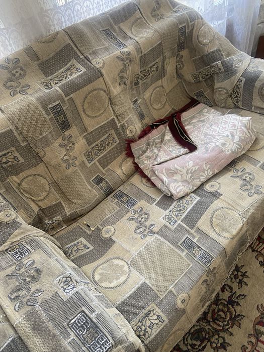 Divan kreslo holati rasmda