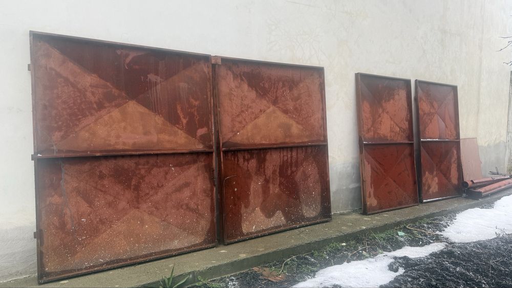 две метални гаражни врати