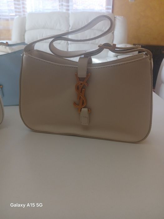 Елегантна дамска чанта кожена с цип.