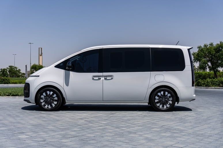 Poezdka po vsemu Uzbekistanu Miniven Hyundai Staria