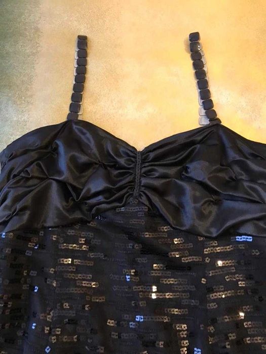 На любой праздник платья нарядные - б/у в хорошем состоянии