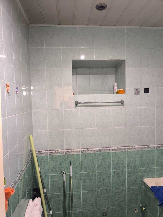 Юнусобод тумани 18-мавзеда кирпичний 77 серияли 3/4/4 СРОЧНО Сотилади.