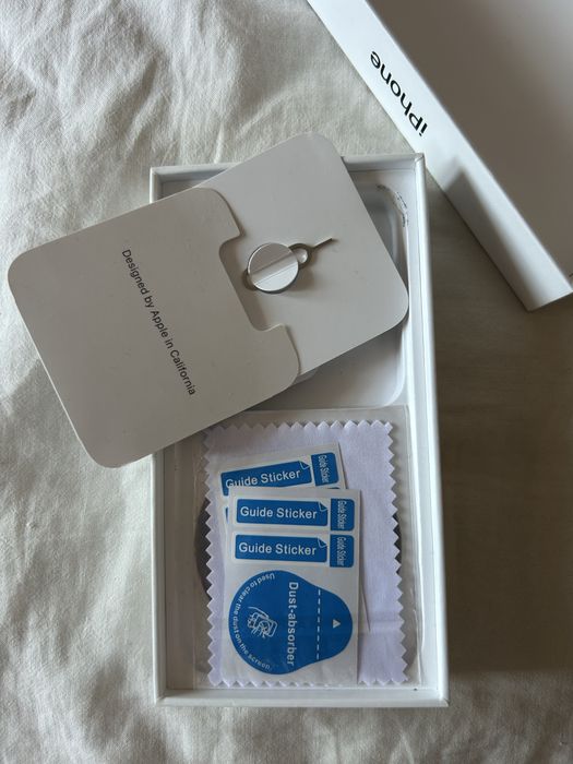 Iphone 12(с подарък калъфи и протектори за камерите)