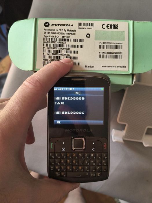 Motorola ex115 + cutie,dual SIM ( lb română)