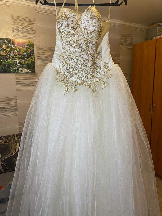 Свадебное платье