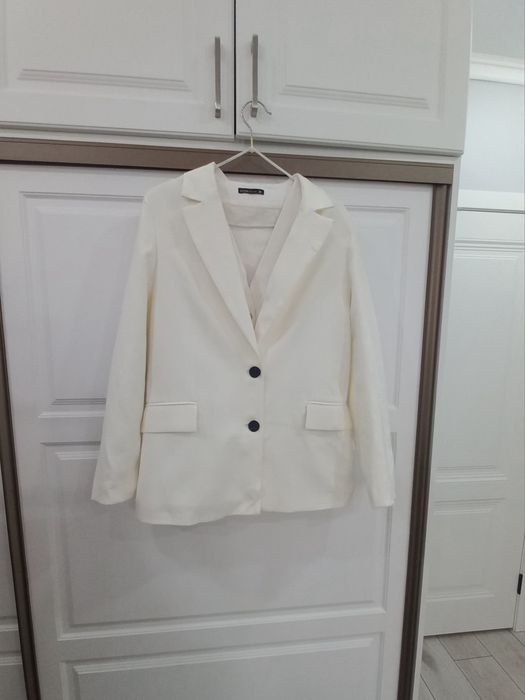 Белый пиджак с ДеФакто