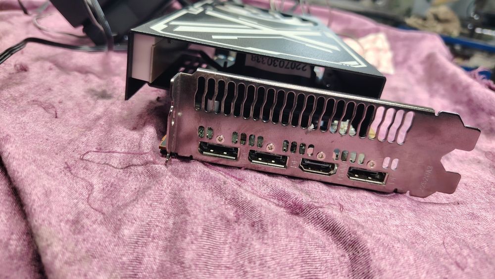 Продам XFX Radeon RX 5700 XT