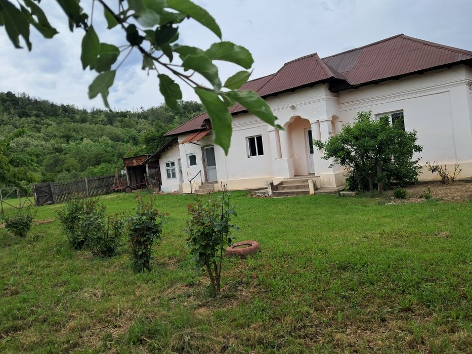 Se vinde CASA SI TEREN