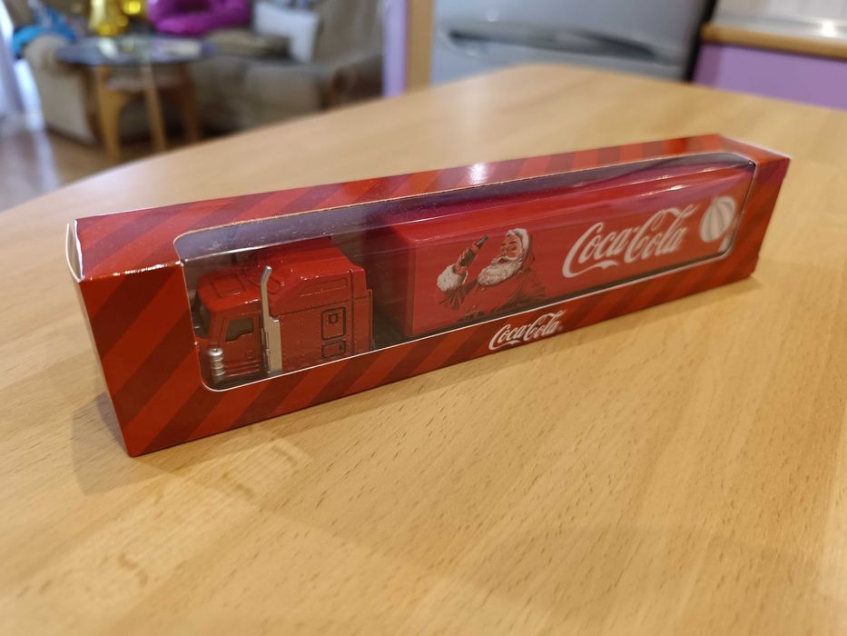 Игрушечная машинка