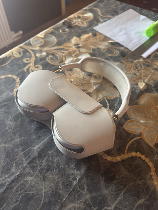 Airpods max 2.
