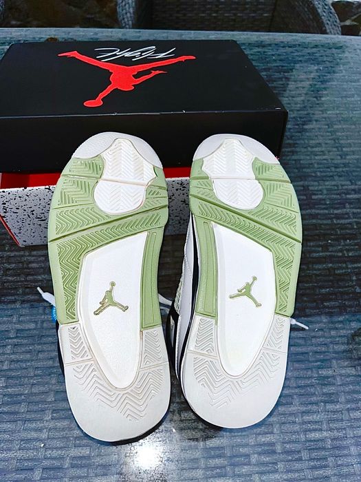 Jordan 4 Retro Seafoam