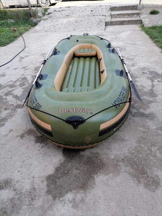 Надуваема Лодка със всичке принадлежности