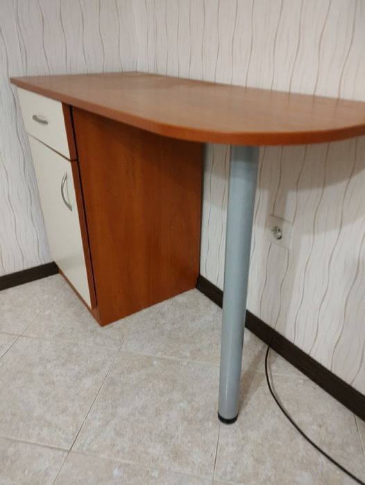 Бюро с чекмеджета