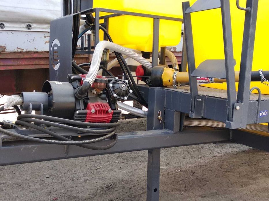 опрыскиватель прицепной 2500л 18 м