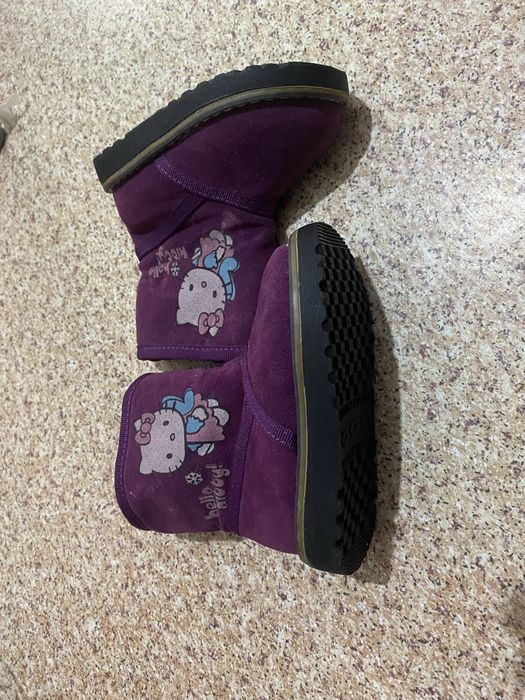 Зимние  детские  сапожки  новые  срочно  продам