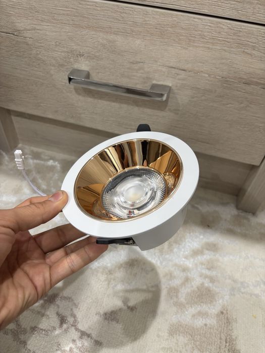 LED galogen lampochka (uy uchun) sotiladi