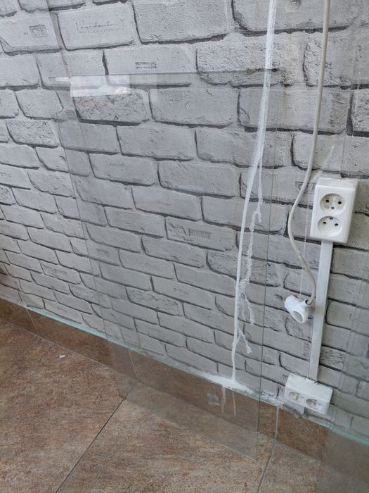 Продам  стекло.  Цена  договорная