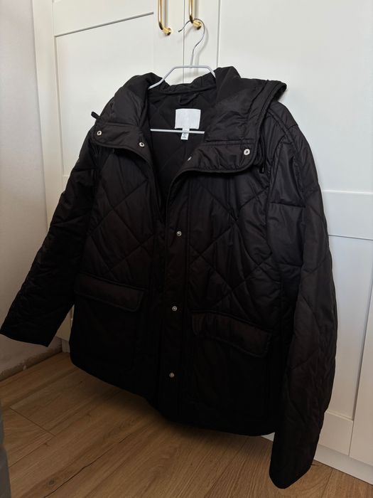 Черно яке с качулка H&M – водонепромокаема