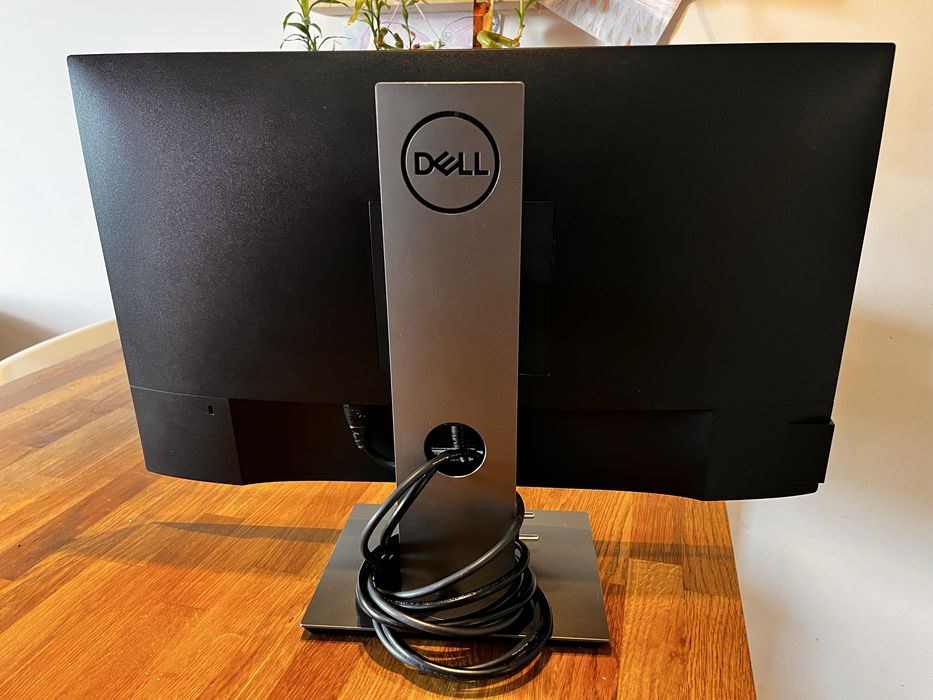 Монитор Dell P2419H – 24’’ IPS, отлично състояние